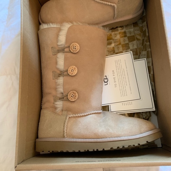 UGG Shoes - Ugg bailey button boots